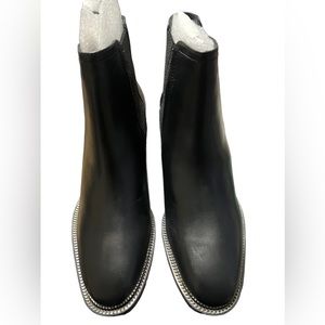 Vince Camuto black Leather round toe bootie with heel and stretch